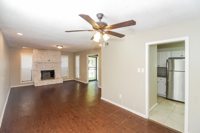 Building Photo - 6625 Santaolina Dr