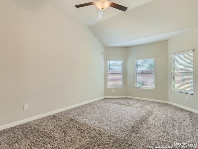 Building Photo - 5 Bedrooms with Tons of Indoor and Outdoor...