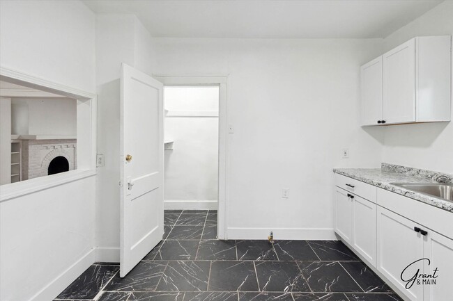 Building Photo - $1,350/month - 3 Bed 1 Bath