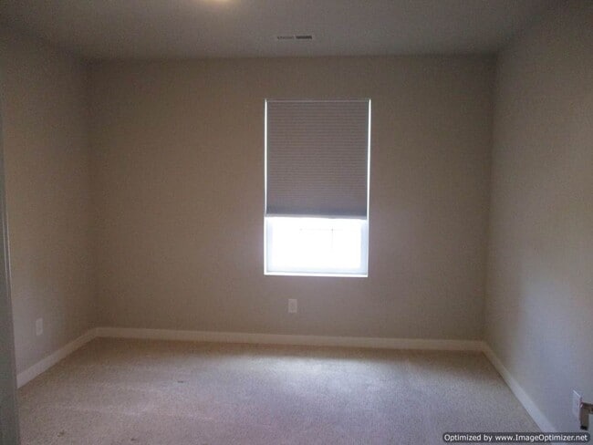 Building Photo - Spacious 4-Bedroom Home with Modern Comforts