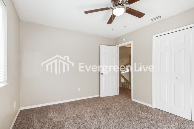 Building Photo - 373 River Chase Dr