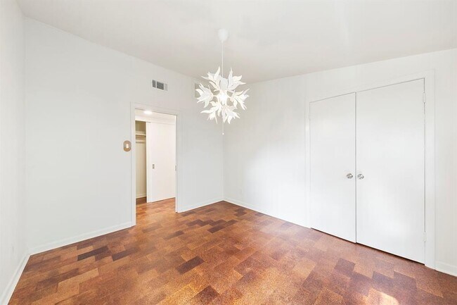 Building Photo - 5221 W 43rd St