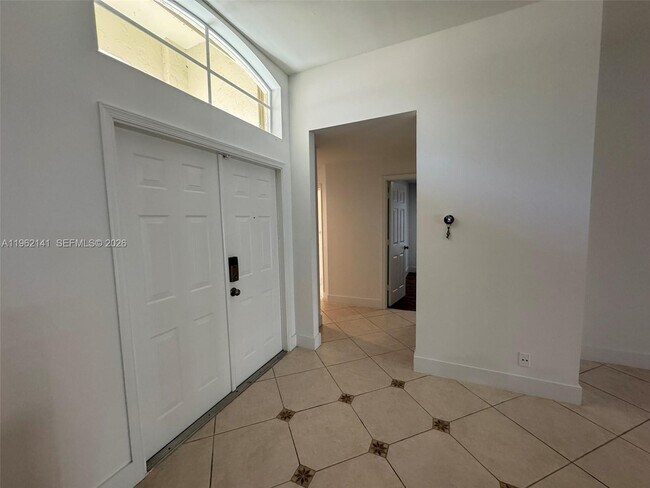 Building Photo - 4273 Fox Ridge Dr