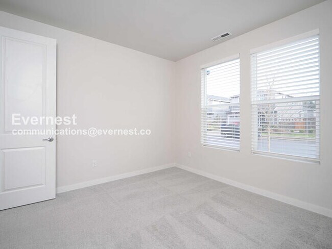 Building Photo - 33335 Crystal Ave SE