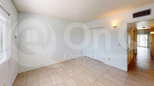 Building Photo - 3402 N Richland Dr