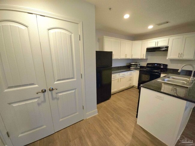 Building Photo - 313 N Navy Blvd