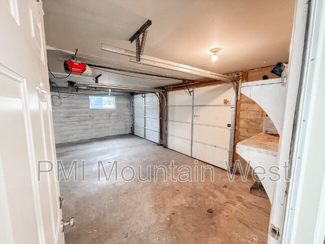 Building Photo - 698 Doren Dr