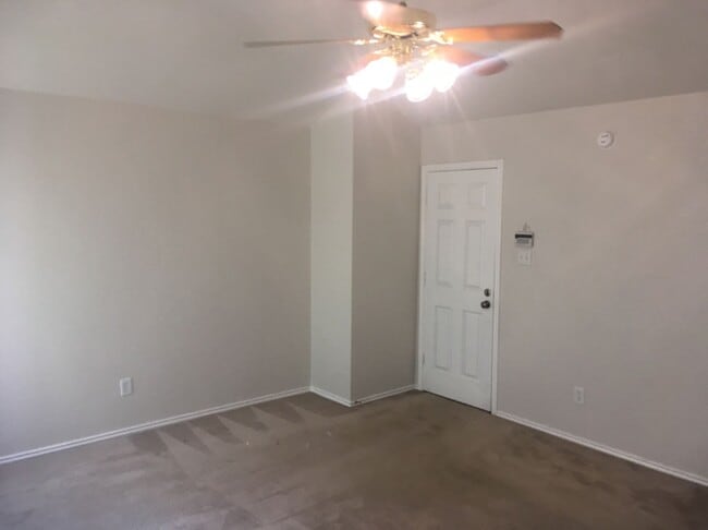 Building Photo - 4 Bed 2 Bath Coming Soon!