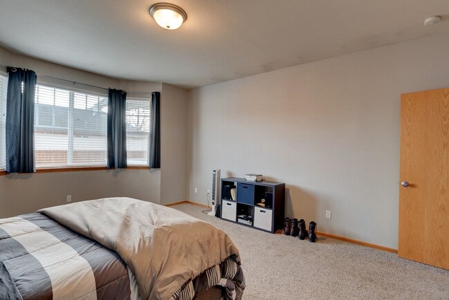 Building Photo - Modern 3 Bed 2 Bath Corner Home ** First M...