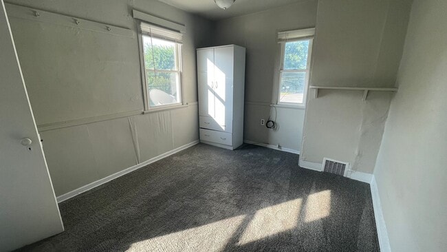 Building Photo - 3 Bed 1 Bath Home