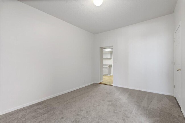 Building Photo - 176 42nd St