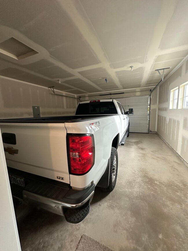 Building Photo - Brand New 3 Bedroom / 2.5 Bathroom Home in NW Redmond OR