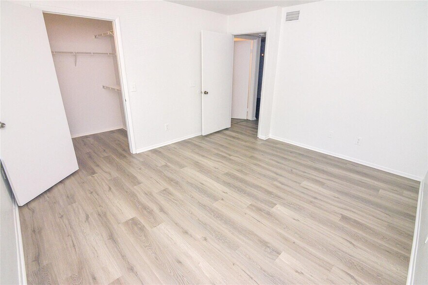 Building Photo - 1705 Palm Cove Blvd