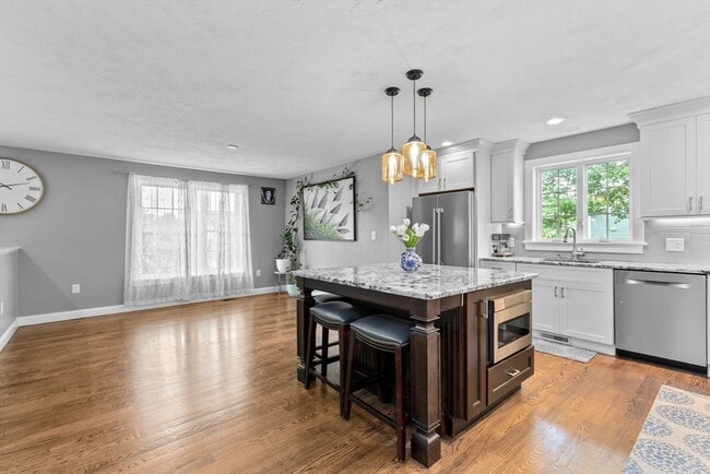 Building Photo - 21 Pasture Brook Rd