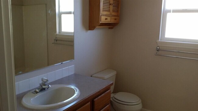 Building Photo - Boise, 3Bd/2Bth/2Car, 1332 Sqft,
