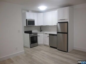 Building Photo - 119 1st St