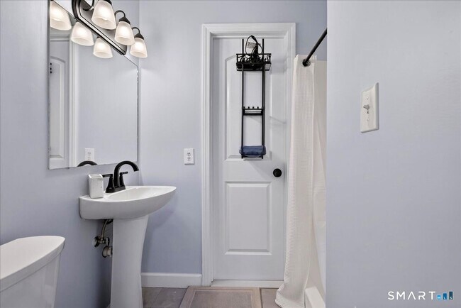 Building Photo - 675 Townsend Ave