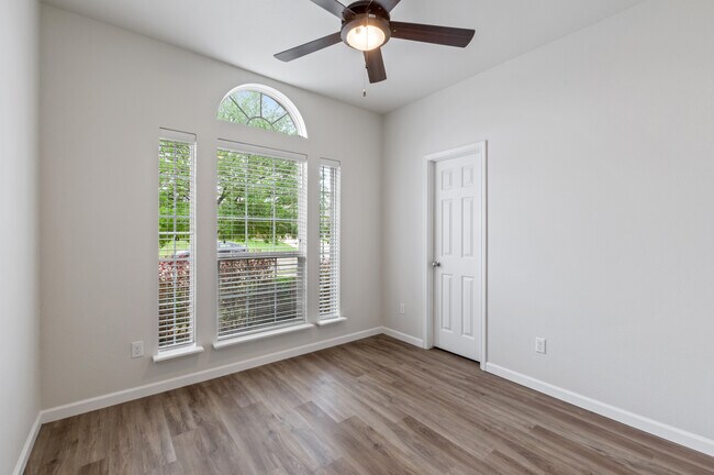 Building Photo - 8011 Fieldstone Dr