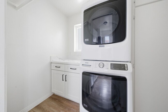 Building Photo - 1172 N Shattuck St