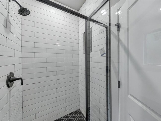 Building Photo - 10 Olmsted Cir