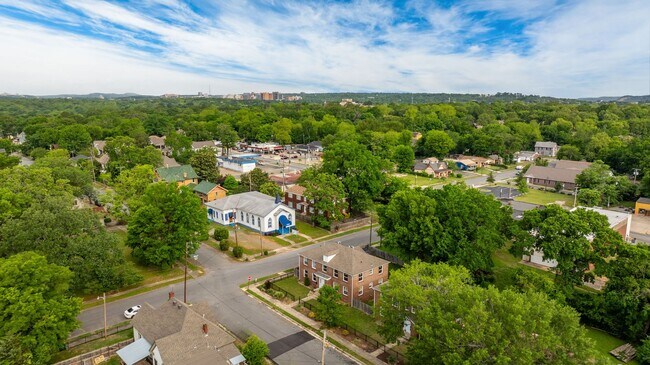 Building Photo - 1724 W 19th St