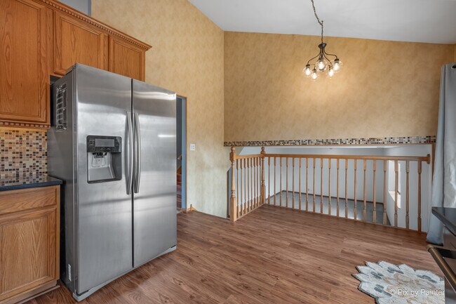 Building Photo - 2083 Maplewood Cir