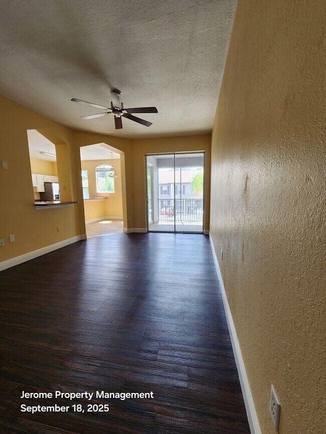 Building Photo - 5011 Sunridge Palms Dr