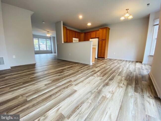 Building Photo - 5147 Mallards Landing Dr