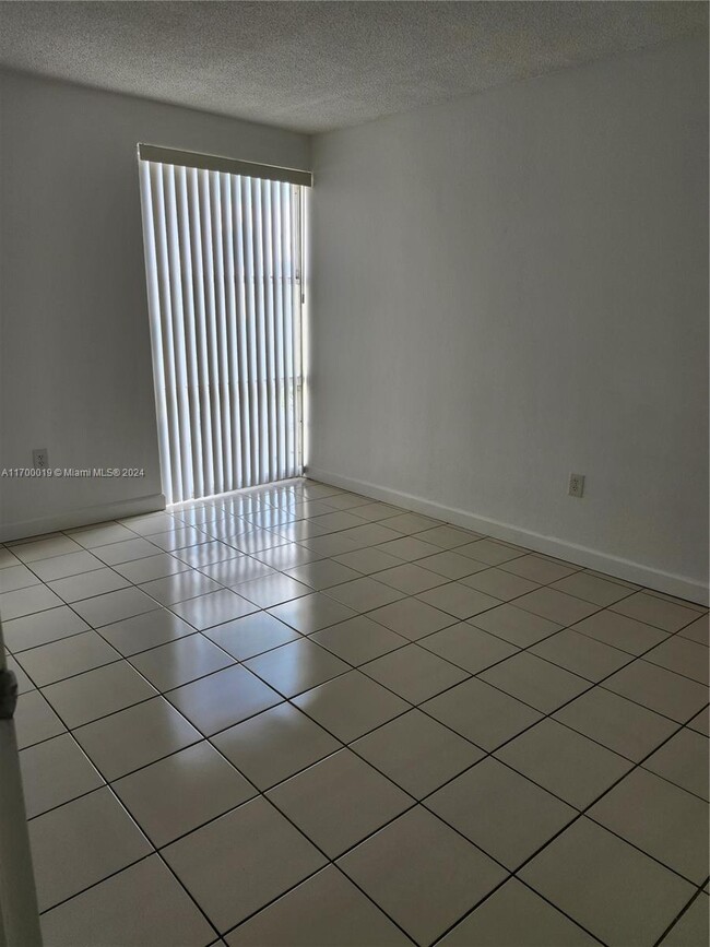 Building Photo - 2 bedroom in Sunny Isles Beach FL 33160