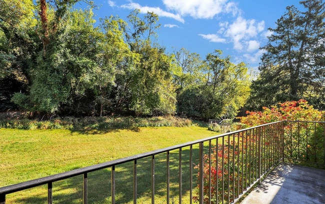 Building Photo - Bright Top-Floor 2BR Condo with Balcony in Parkside Community