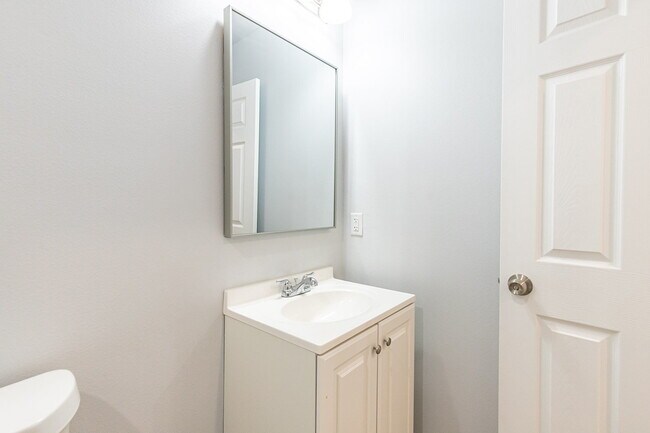 Building Photo - Half off the first Full Month's Rent !!!! ...
