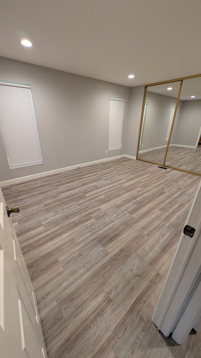 Building Photo - 909 Richland Rd