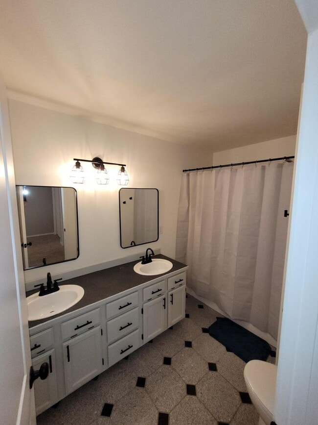 Building Photo - Cozy Home in Columbia Village!