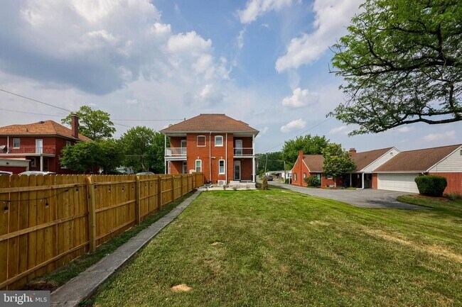 Building Photo - 136 E Harrisburg Ave