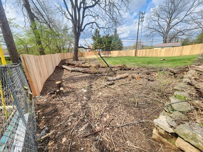 Building Photo - 3637 Sunset Dr