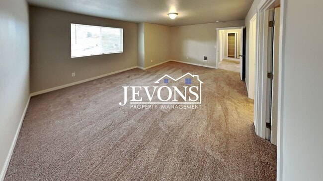 Building Photo - Enchanting 2020-built single-family home in Yakima