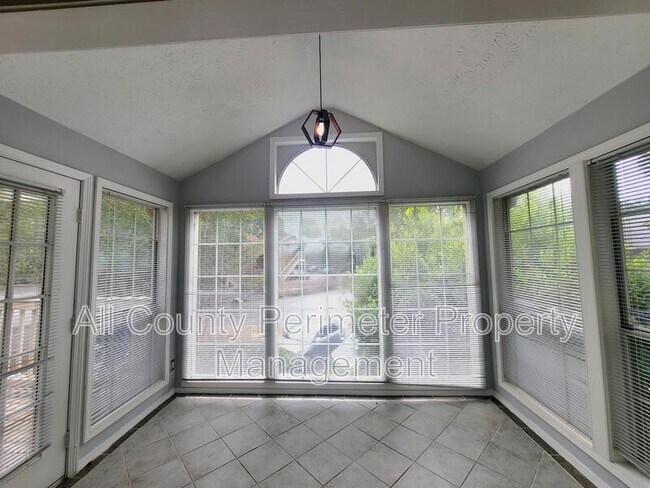 Building Photo - 1904 Country Park Dr