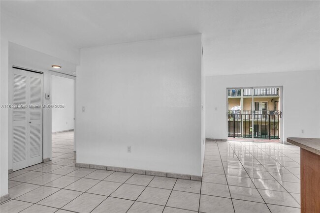 Building Photo - 325 NW 72nd Ave