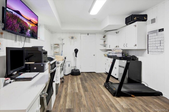 Building Photo - 270 Victory Blvd