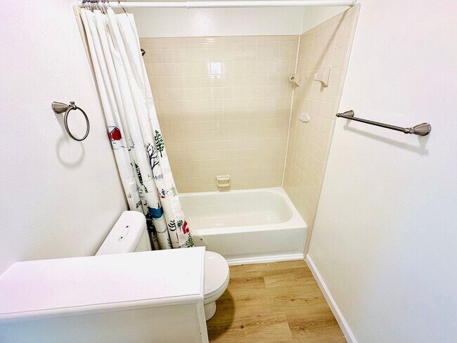 Building Photo - A Stunning 3-Bedroom 2.5-Bath 2 Storey Home with Spacious Layout and Backyard Oasis!