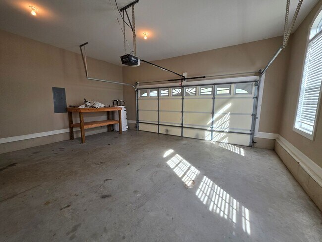 Building Photo - Holiday SPECIAL!! $500 OFF Your Move-In Co...