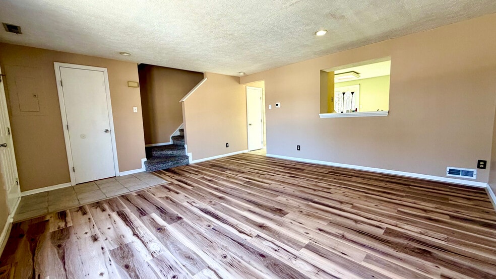 Building Photo - 25 Dorchester Cir