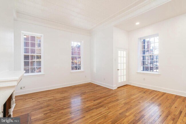 Building Photo - 422 S 15th St