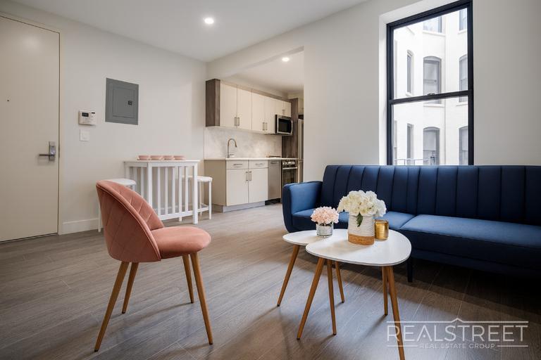 Building Photo - Stunning 1 Bed Near Prospect Park