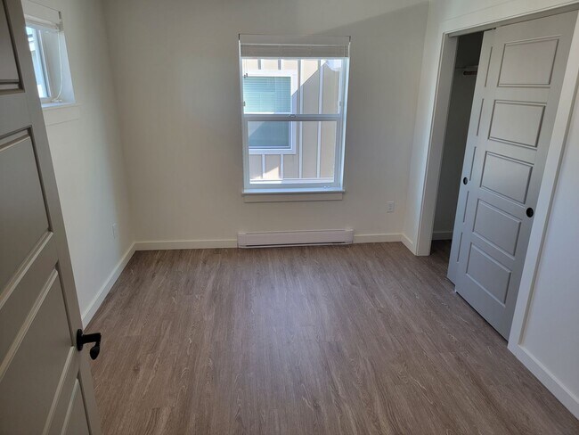 Building Photo - 1469 Windrow Dr