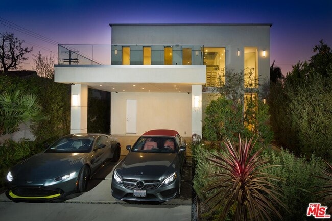 Building Photo - 721 N Spaulding Ave