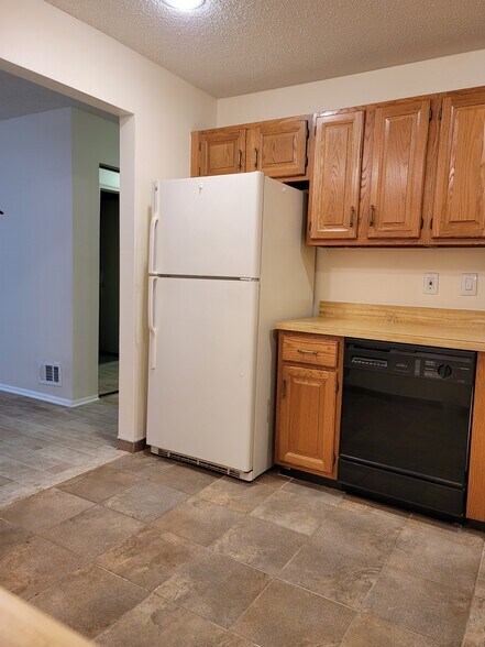 Building Photo - 433 Danbury Ln