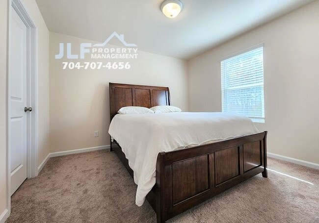 Building Photo - Coming Soon-Beautiful 5 Bed/3 Bath Home in...