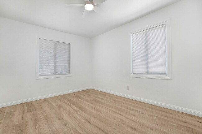 Building Photo - Lancaster 1 bedroom