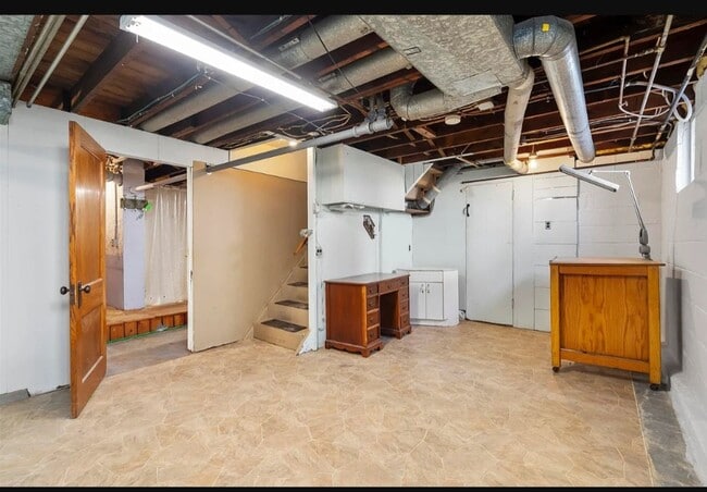 Building Photo - 2 Bedroom 1 Bathroom House, 1/2 OFF FIRST MONTHS RENT!!!